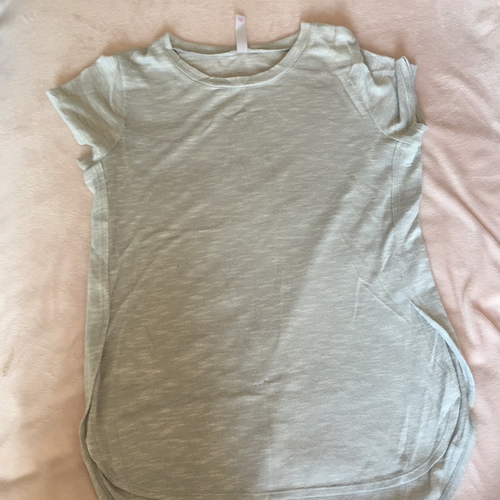 a short sleeve shirt